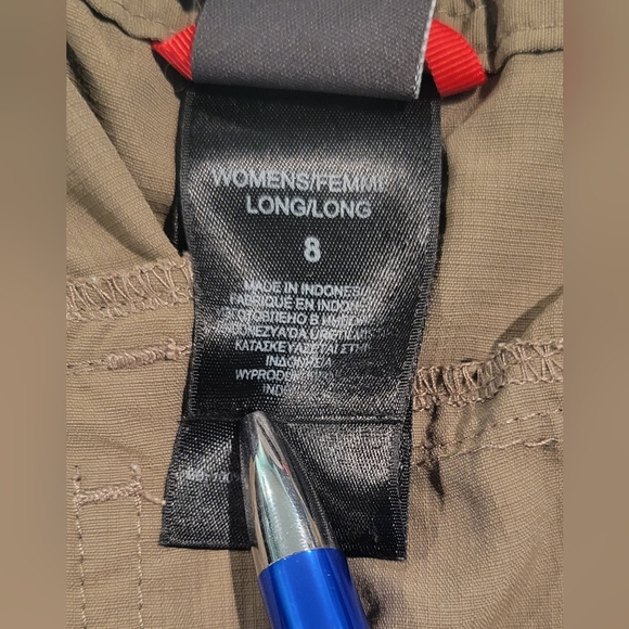 The Northface womens hiking shorts long roll up khaki size 8 - Picture 3 of 3